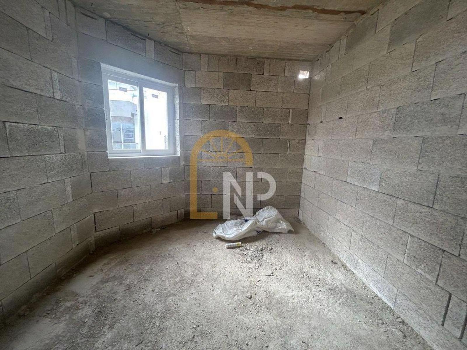 feedimg_56rps58cm04m3tEdvAN